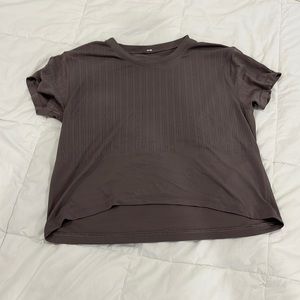 Lululemon train to be shirt